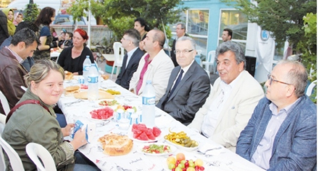 ÇOSB’den engelli ailelerine dernek bahçesinde iftar