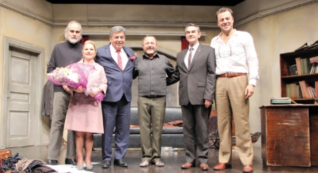 İstanbul Devlet Tiyatrosu ‘Profesyonel’i ÇOSB Konferans Salonu’nda sahneledi