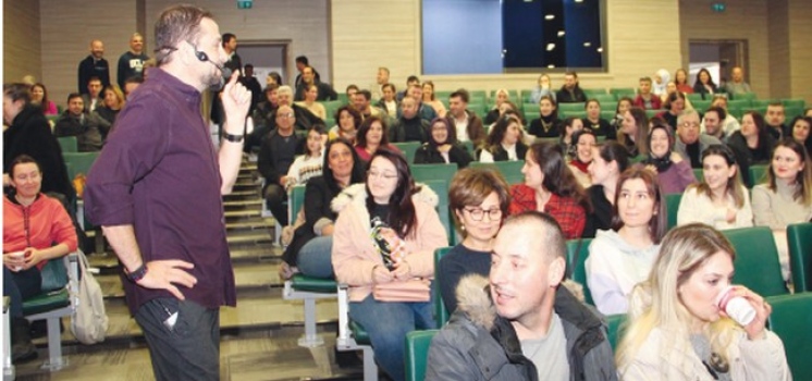 Eğitimci-Yazar Polat Doğru, ‘Etkili Anne-Baba’ seminerinde velilerle bir araya geldi