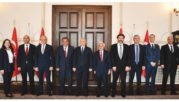 ÇOSB Yönetim Kurulu üyeleri Vali Aziz Yıldırım’ı ziyaret etti