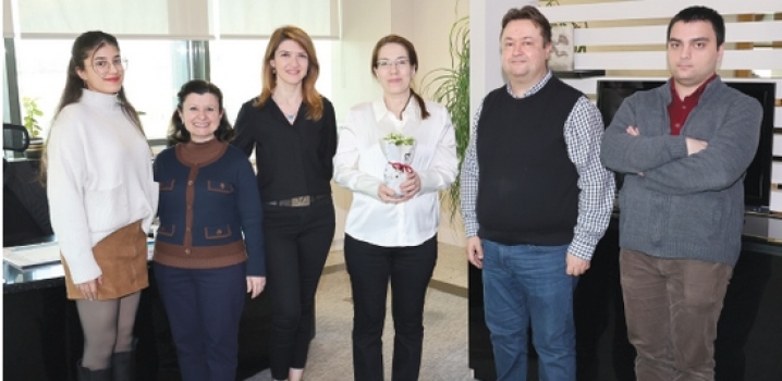 ÇOSB Bölge Müdürlüğü Kadın Çalışanlarına 8 Mart Çiçeği