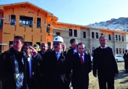  Akşan Yapı 320 öğrenciye Van Yeşilsu’da 4 ayda çelikten okul yaptı