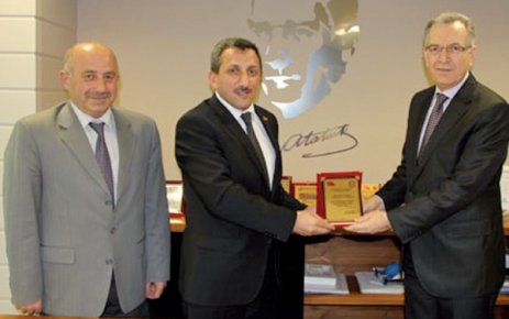 Çerkezköy MEB’den ÇOSB’ye plaket