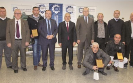 ÇOSB’de 20 ve 10 yıl çalışanlara plaket