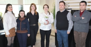 ÇOSB Bölge Müdürlüğü Kadın Çalışanlarına 8 Mart Çiçeği