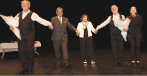 “Ortadaki Oyun” kahkaha dolu bir akşam...