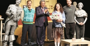 ÇOSB’de Sanat Rüzgarı: “Sil Baştan” Oyunu Büyük Beğeni Topladı